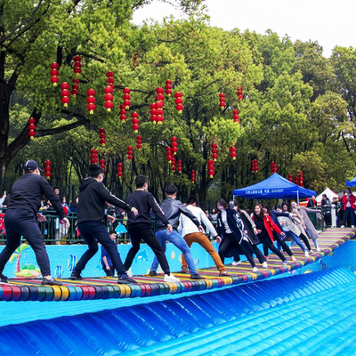 凡蒂洛网红桥厂家 定制江苏水上乐园摇摆桥