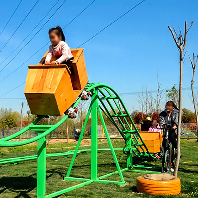 2021景区网红坑爹过山车脚踏人力轨道小型蒸汽轨道火车摇摆模型